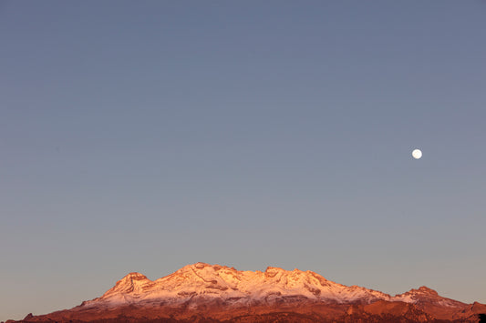 Iztaccíhuhatl + Luna